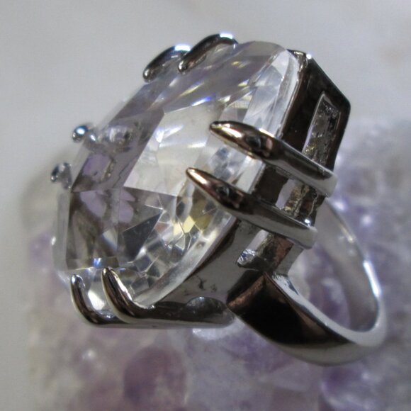 Large Teardrop cubic zirconia Cocktail ring - Picture 3 of 8